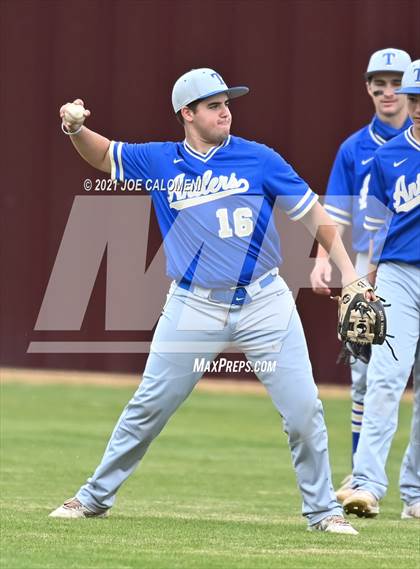 Thumbnail 3 in Davenport vs Tivy (Comal Clash Tournament) photogallery.