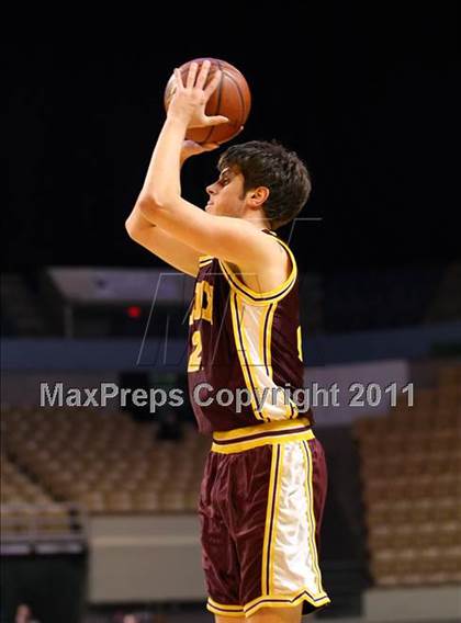 Thumbnail 2 in Lenox vs Whitinsville Christian (MIAA Division 3 Semifinal) photogallery.