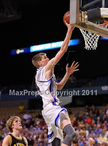 Thumbnail 3 in Lenox vs Whitinsville Christian (MIAA Division 3 Semifinal) photogallery.