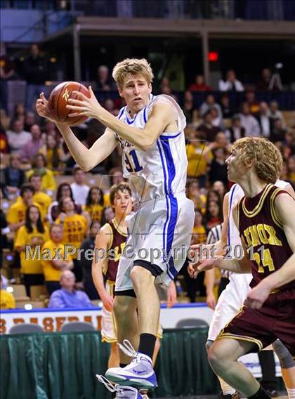 Thumbnail 2 in Lenox vs Whitinsville Christian (MIAA Division 3 Semifinal) photogallery.
