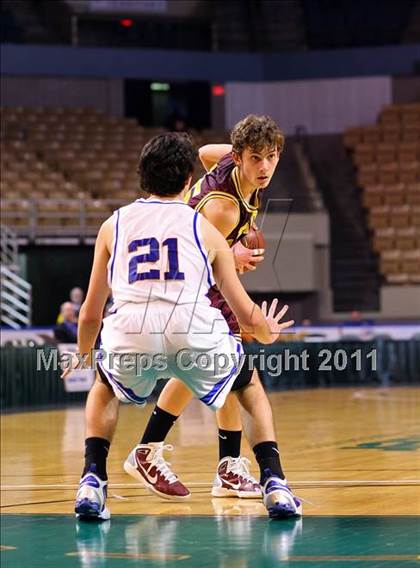 Thumbnail 3 in Lenox vs Whitinsville Christian (MIAA Division 3 Semifinal) photogallery.