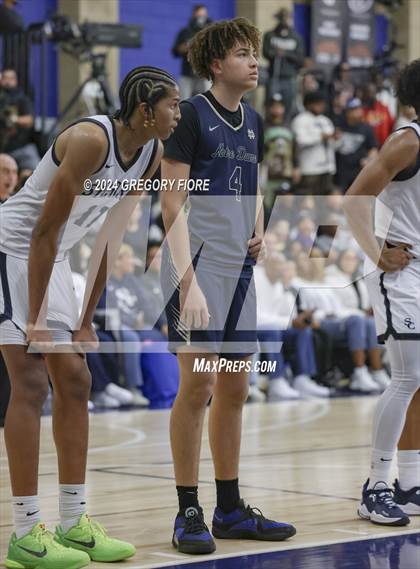 Thumbnail 1 in Notre Dame (SO) @ Sierra Canyon photogallery.