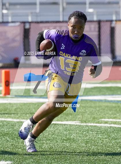 Thumbnail 2 in Clayton Valley Charter vs. Oakland Tech (Green and Gold Invitational-SRVHS) photogallery.