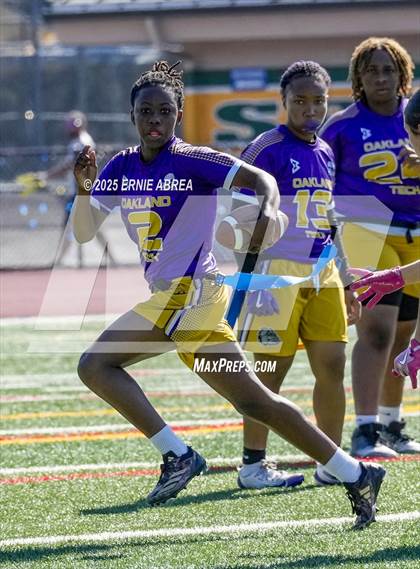 Thumbnail 3 in Clayton Valley Charter vs. Oakland Tech (Green and Gold Invitational-SRVHS) photogallery.