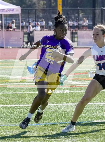 Thumbnail 2 in Clayton Valley Charter vs. Oakland Tech (Green and Gold Invitational-SRVHS) photogallery.