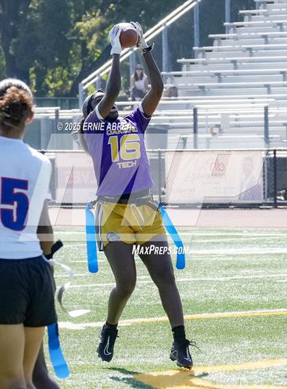 Thumbnail 2 in Clayton Valley Charter vs. Oakland Tech (Green and Gold Invitational-SRVHS) photogallery.
