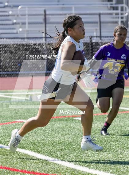 Thumbnail 3 in Clayton Valley Charter vs. Oakland Tech (Green and Gold Invitational-SRVHS) photogallery.