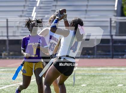 Thumbnail 2 in Clayton Valley Charter vs. Oakland Tech (Green and Gold Invitational-SRVHS) photogallery.