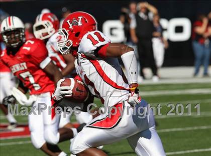 Thumbnail 3 in Wayne vs. McKinley (Kirk Herbstreit National Kickoff Classic) photogallery.