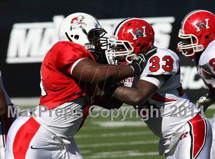 Thumbnail 2 in Wayne vs. McKinley (Kirk Herbstreit National Kickoff Classic) photogallery.