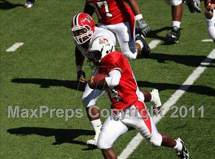 Thumbnail 3 in Wayne vs. McKinley (Kirk Herbstreit National Kickoff Classic) photogallery.