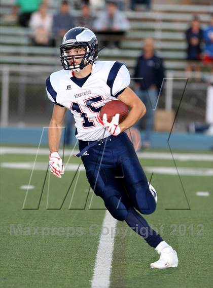 Thumbnail 1 in Windward vs. Brentwood School photogallery.