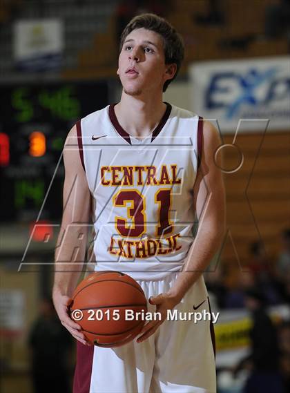 Thumbnail 2 in Lake Oswego vs. Central Catholic (Les Schwab Invitational) photogallery.