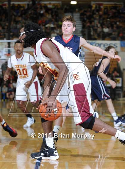 Thumbnail 2 in Lake Oswego vs. Central Catholic (Les Schwab Invitational) photogallery.