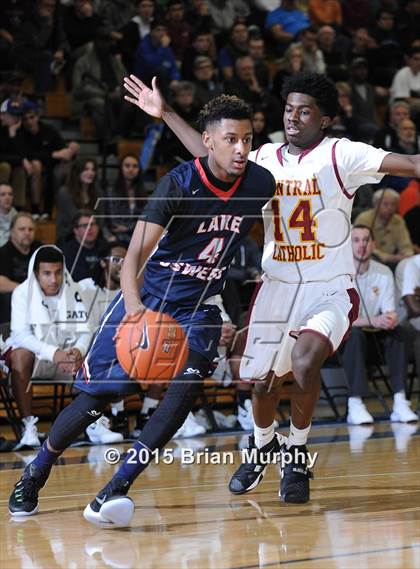 Thumbnail 2 in Lake Oswego vs. Central Catholic (Les Schwab Invitational) photogallery.