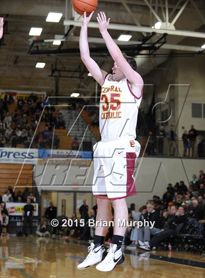 Thumbnail 2 in Lake Oswego vs. Central Catholic (Les Schwab Invitational) photogallery.