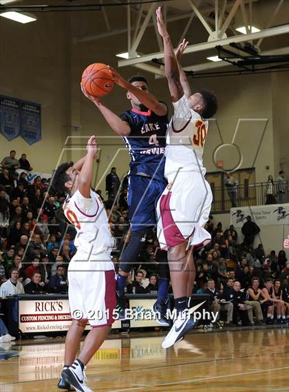 Thumbnail 1 in Lake Oswego vs. Central Catholic (Les Schwab Invitational) photogallery.