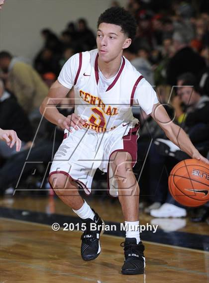 Thumbnail 2 in Lake Oswego vs. Central Catholic (Les Schwab Invitational) photogallery.