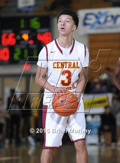 Thumbnail 1 in Lake Oswego vs. Central Catholic (Les Schwab Invitational) photogallery.