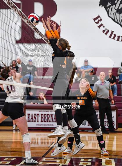 Thumbnail 2 in East Bernard vs Van Vleck photogallery.
