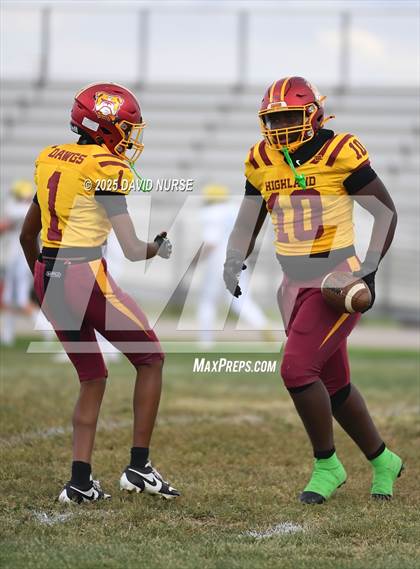 Thumbnail 2 in Highland vs Quartz Hill photogallery.