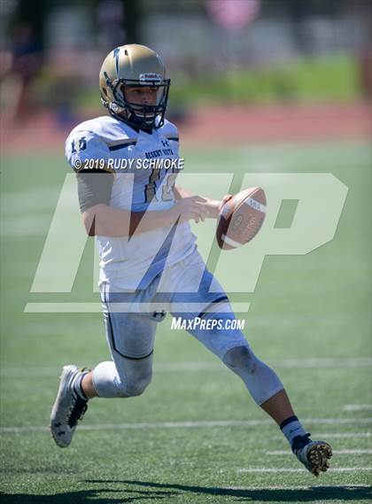 Thumbnail 2 in Notre Dame (SO) vs. Desert Vista (Honor Bowl) photogallery.