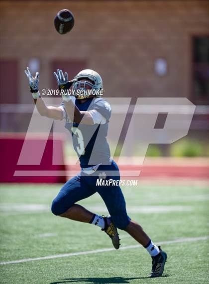 Thumbnail 2 in Notre Dame (SO) vs. Desert Vista (Honor Bowl) photogallery.