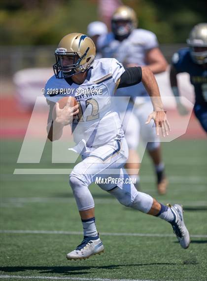 Thumbnail 3 in Notre Dame (SO) vs. Desert Vista (Honor Bowl) photogallery.