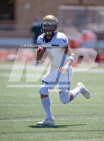 Thumbnail 2 in Notre Dame (SO) vs. Desert Vista (Honor Bowl) photogallery.