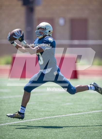 Thumbnail 3 in Notre Dame (SO) vs. Desert Vista (Honor Bowl) photogallery.