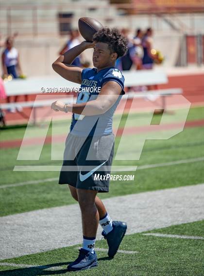 Thumbnail 2 in Notre Dame (SO) vs. Desert Vista (Honor Bowl) photogallery.