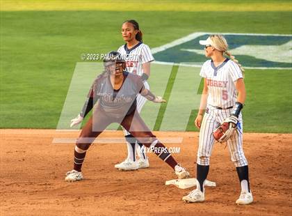 Thumbnail 3 in Aubrey vs. Calallen (UIL 4A Softball Semifinal) photogallery.