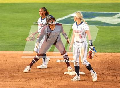 Thumbnail 2 in Aubrey vs. Calallen (UIL 4A Softball Semifinal) photogallery.