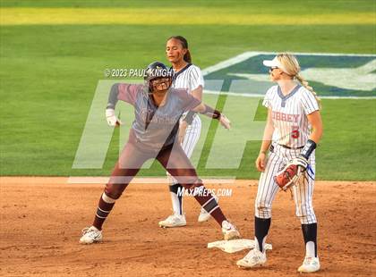 Thumbnail 3 in Aubrey vs. Calallen (UIL 4A Softball Semifinal) photogallery.