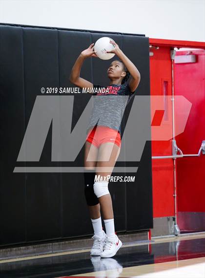 Thumbnail 3 in  Buckley @ Harvard-Westlake photogallery.