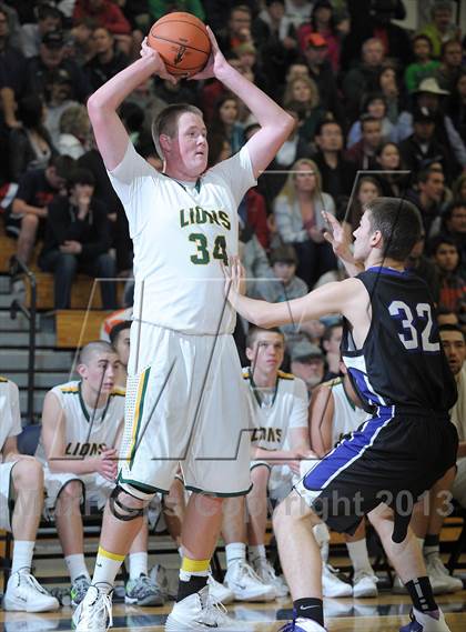 Thumbnail 1 in West Linn vs. South Eugene (Les Schwab Invitational) photogallery.