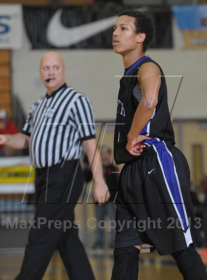 Thumbnail 2 in West Linn vs. South Eugene (Les Schwab Invitational) photogallery.