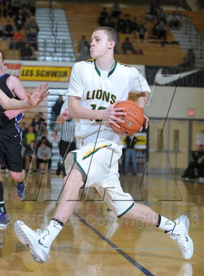 Thumbnail 1 in West Linn vs. South Eugene (Les Schwab Invitational) photogallery.