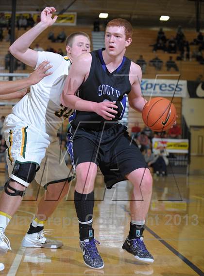 Thumbnail 1 in West Linn vs. South Eugene (Les Schwab Invitational) photogallery.