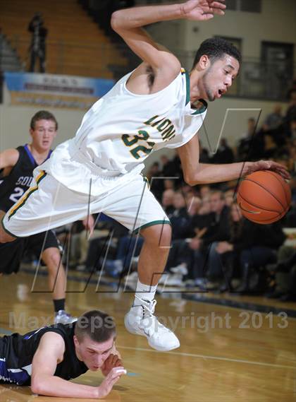 Thumbnail 1 in West Linn vs. South Eugene (Les Schwab Invitational) photogallery.