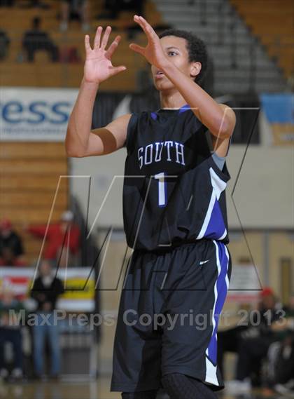 Thumbnail 3 in West Linn vs. South Eugene (Les Schwab Invitational) photogallery.