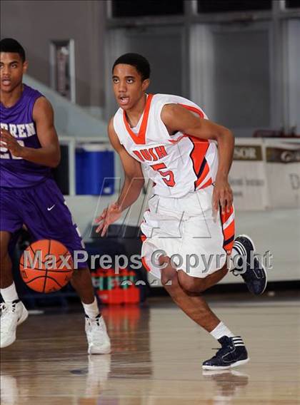 Thumbnail 2 in Warren vs. Fort Bend Bush (McDonald's Texas Invitational) photogallery.