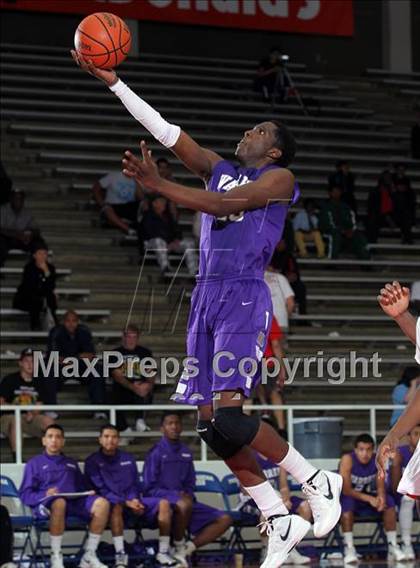Thumbnail 2 in Warren vs. Fort Bend Bush (McDonald's Texas Invitational) photogallery.