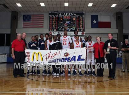 Thumbnail 3 in Warren vs. Fort Bend Bush (McDonald's Texas Invitational) photogallery.