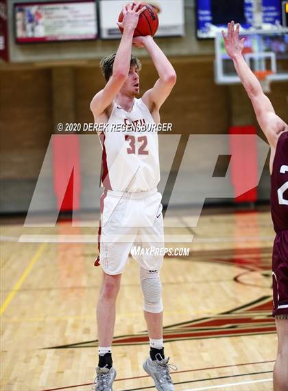 Thumbnail 2 in Faith Christian vs Alamosa (CHSAA 3A Great 8) photogallery.