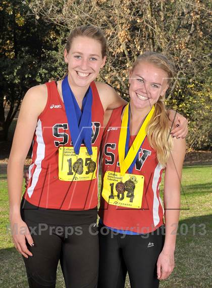 Thumbnail 2 in CIF State Cross Country Championships (Girls Awards) photogallery.