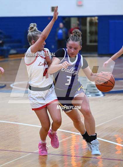 Thumbnail 1 in Valley vs South Webster (OHSAA Division VI Sectional) photogallery.