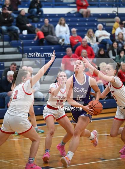 Thumbnail 3 in Valley vs South Webster (OHSAA Division VI Sectional) photogallery.