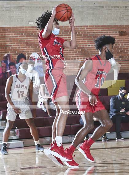 Thumbnail 2 in Archbishop Stepinac vs Iona Prep (Brother Stoldt Best of 7 Series) photogallery.