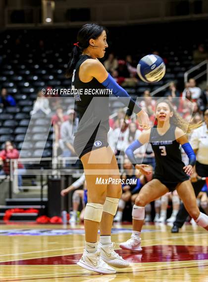 Thumbnail 2 in Bellville vs. Decatur (UIL Volleyball 4A Semi-Finals)  photogallery.